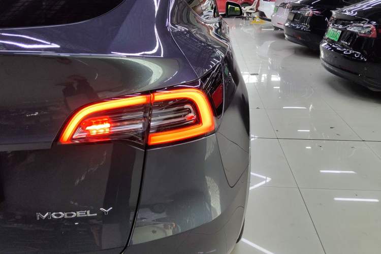 Used Tesla Model Y 2022 Long-Range All-Wheel-Drive Version