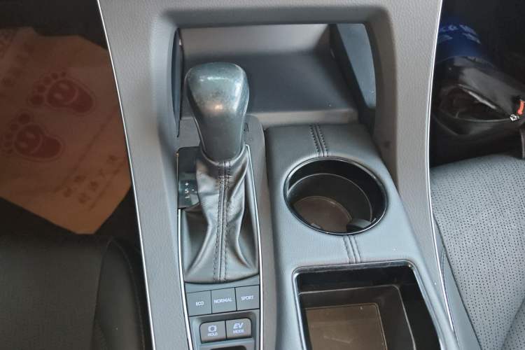 Used Toyota Avalon 2019 Dual-Engine 2.5L Luxury Edition China VI Standard
