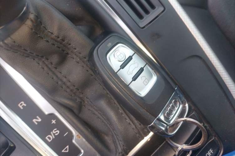 Used Audi A4L 2016 35 TFSI Collector's Edition Automatic Standard Model Vehicle Key