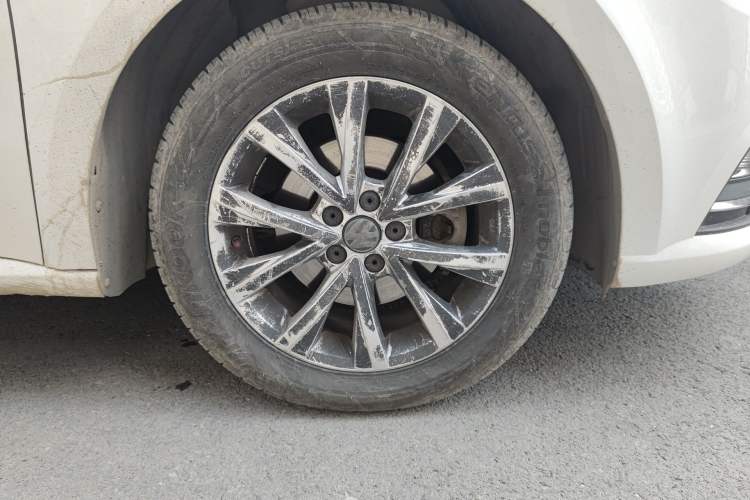 Used Volkswagen Lavida 2018 Classic 1.5L Automatic Comfort Edition China VI Standard Right Front Wheel Hub