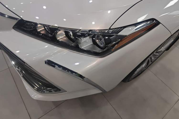 Used Toyota Avalon 2019 Dual-Engine 2.5L XLE Prestige Version China VI Standard
