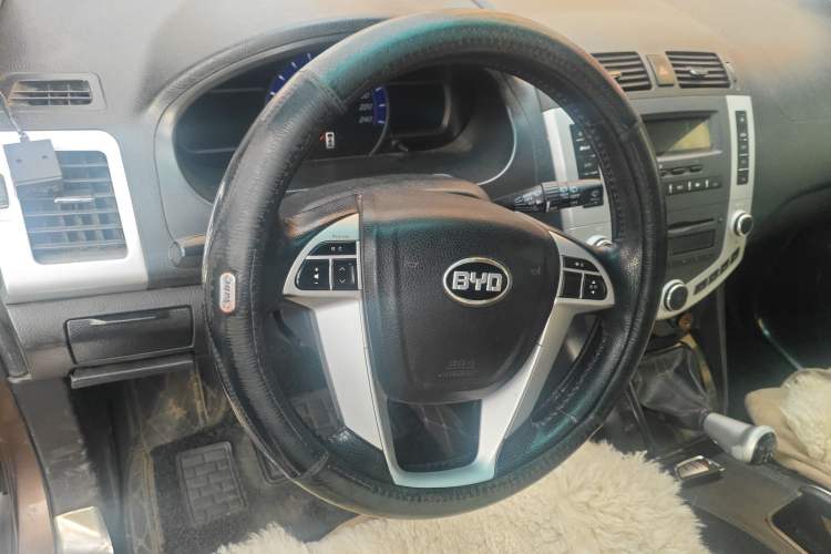 Used BYD S6 2013 Platinum Edition 2.0L Manual Luxury Model

