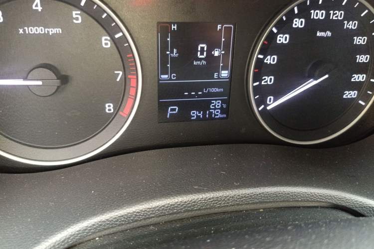 Used Hyundai ix25 2015 1.6L Automatic Two-Wheel Drive Smart GLS Trim Odometer Close Up