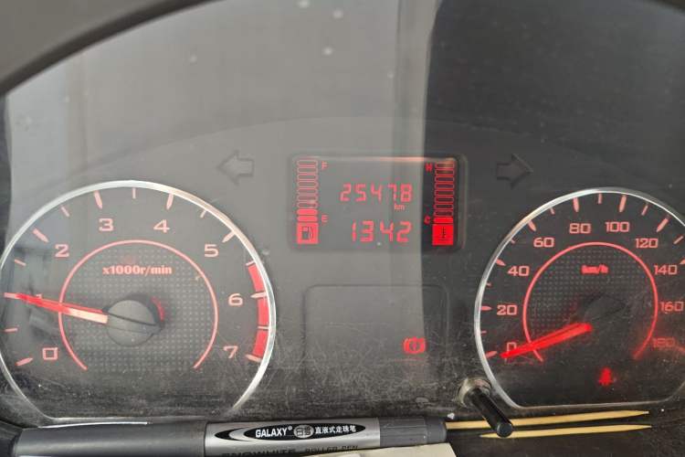 Used Wuling Rongguang 2021 1.5L Extended Basic Window-Sealed 5-Seat L3C Car Odometer Close Up