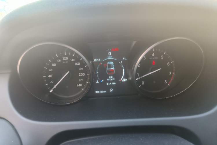 Used Land Rover Discovery Sport 2019 240 PS PURE Edition China VI Standard Instrument Cluster