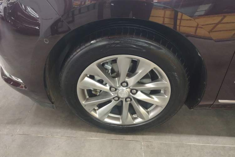 Used Buick GL8 2022 Avenir Aivia Six-Seat Deluxe Edition Left Front Wheel Hub