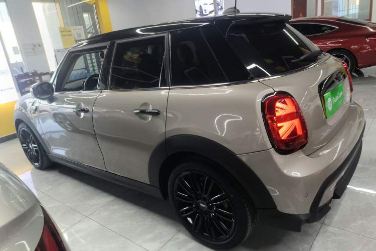 Used MINI MINI 2022 Updated 1.5T COOPER Artist Five-Door Edition