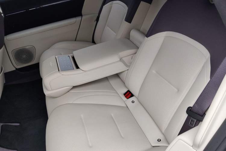 Used Avatr 12 2025 Ultra Extended-Range Edition Left Rear Seat