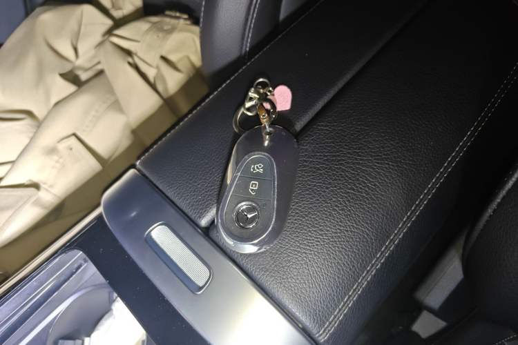 Used Mercedes-Benz C-Class 2023 C 260 L Bright Night Sports Edition Vehicle Key