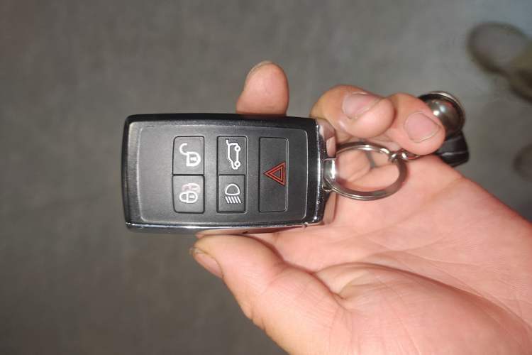 Used Land Rover Range Sport 2019 3.0 L6 HST Vehicle Key