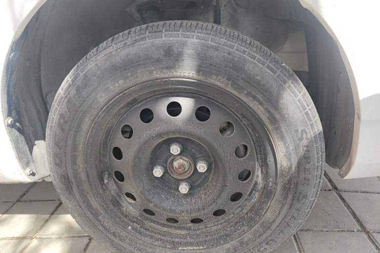 Used BYD F3 2015 Energy-Efficient Model 1.5L Manual Comfort Edition Right Front Wheel Hub