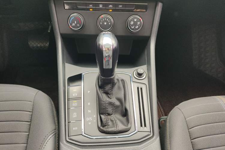 Used Volkswagen Lavida 2019 280TSI DSG Comfort Edition China VI standard Gear Lever