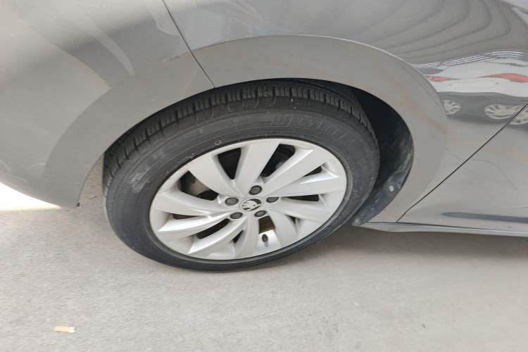 Used Skoda Rapid 2018 1.6L Manual Comfort Edition Left Front Wheel Hub