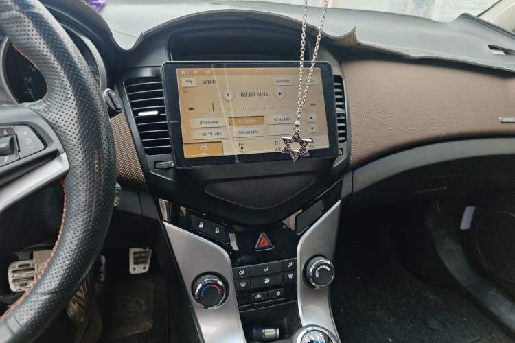 Used Chevrolet Cruze 2013 Hatchback 1.6L Manual Luxury Model
