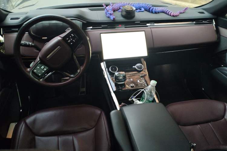 Used Land Rover Range Sport 2023 400PS Dynamic SE Center Console