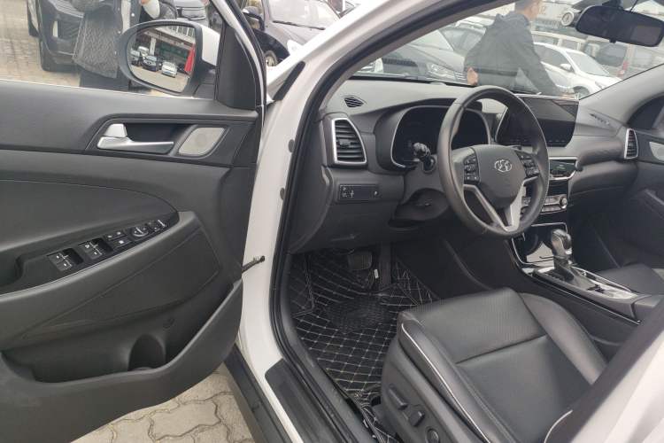 Used Hyundai Tucson 2019 280TGDi Dual-Clutch Two-Wheel Drive Fashion Edition China VI Standard Driver Seat