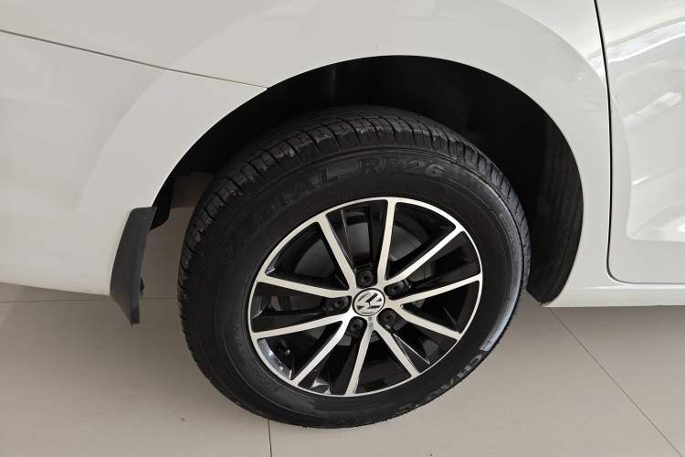 Used Volkswagen Jetta 2015 Zhuihui Edition 1.4L Manual Fashion Model Right Rear Wheel Hub