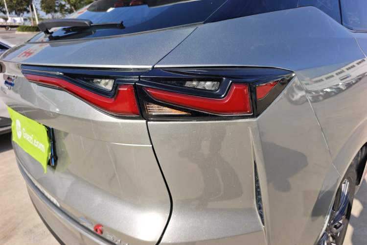 Used Oshan Z6 2022 Blue Whale 1.5T DCT Luxury Model
