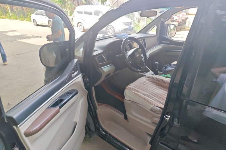 Used FORTHING Lingzhi 2018 M5 1.6L 7-Seater Luxury Model
