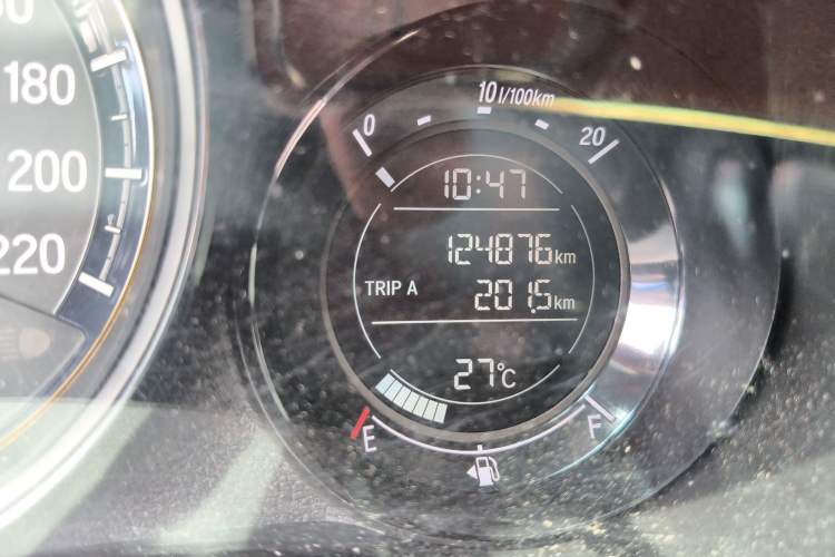 Used Honda XR-V 2015 1.5L LXi CVT Classic Edition Odometer Close Up