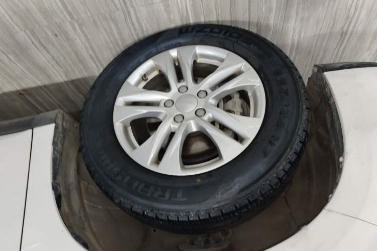 Used Haval M6 2019 1.5T DCT Two-Wheel Drive Value Edition China VI Standard Left Front Wheel Hub