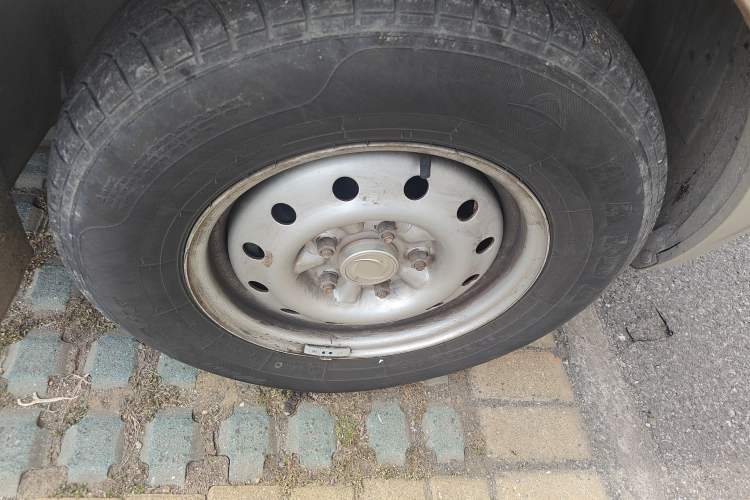 Used Dongfeng Xiaokang C35 2018 1.5L Base Model II Sedan China V Emission Standard DK15 Right Front Wheel Hub