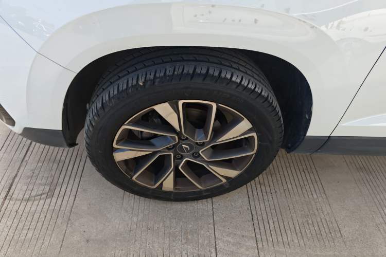 Used Jetta VS5 2022 280TSI Automatic Glory Edition Left Front Wheel Hub