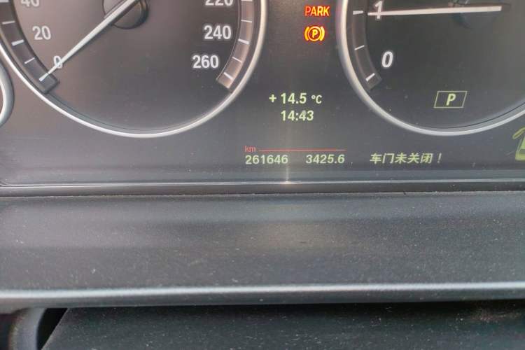 Used BMW 5 Series 2013 520Li Elegant Edition Odometer Close Up