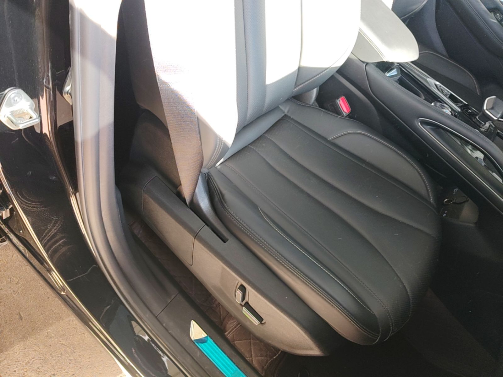 Geely Auto Monjaro L 2024 2.0TD DCT EVO Two-Wheel Drive Long-Range Version — снимка 19