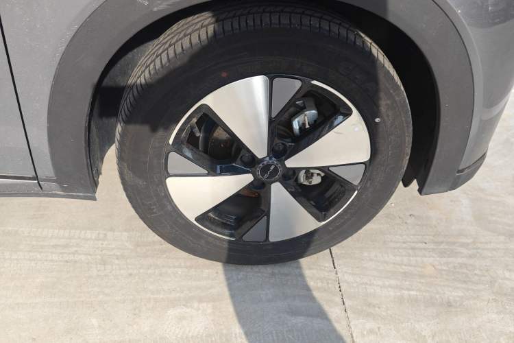 Used BYD Dolphin 2023 420 km Fashion Edition Right Front Wheel Hub