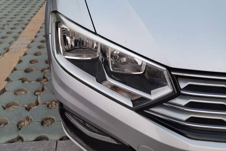 Used Volkswagen C-TREK 2017 1.6L Automatic Comfort Model Right Front Headlight