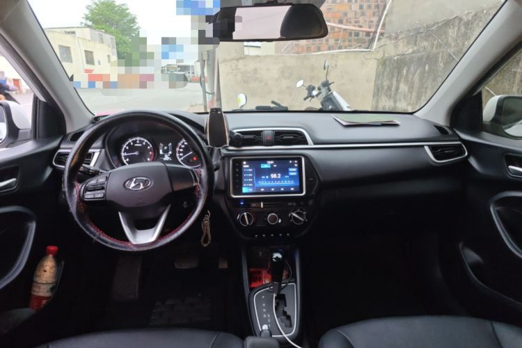 Used Hyundai Verna (older generation) 2017 1.4L Automatic YueXiang Connected Version China V Standard Center Console