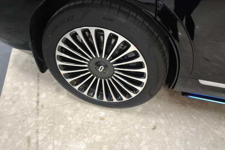 Used Hima AITO M9 2024 Range-Extended Max Edition 42 kWh 5-Seater Version Right Rear Wheel Hub