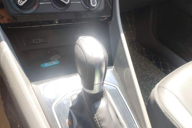 Used Jetta VS5 2019 280TSI Automatic Enjoyment Model Gear Lever