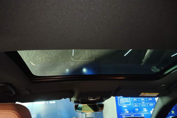 Used Jaguar XEL 2025 2.0T 250 PS R-DYNAMIC 90th Anniversary Edition