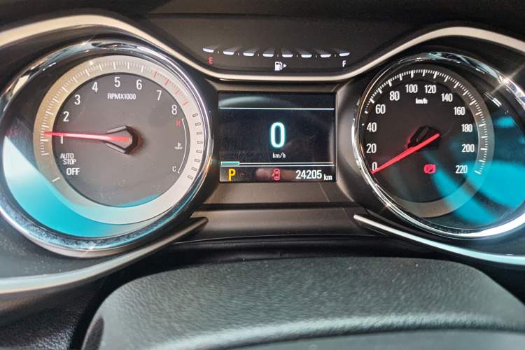 Used Chevrolet Orlando 2020 Light Hybrid Redline 530T Automatic Enjoyment Edition (5+2 Models) Odometer Close Up