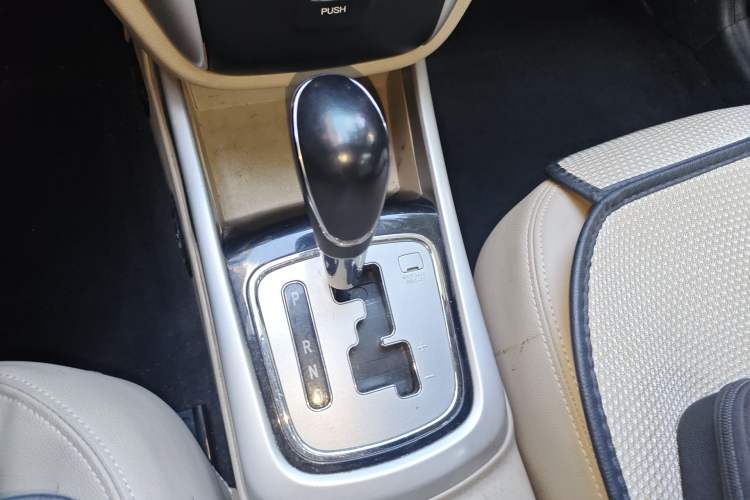 Used CHANGAN Eado 2014 1.6L Automatic Luxury Model Gear Lever
