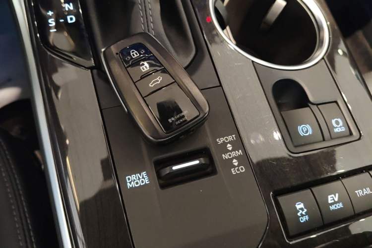 Used Toyota Crown Kluger 2023 2.5L HEV Four-Wheel Drive Flagship Edition
