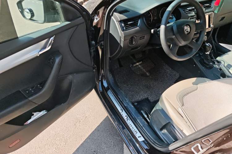 Used Skoda Octavia 2015 1.4TSI DSG Eado Edition Driver Seat