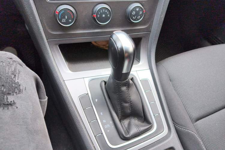 Used Volkswagen Golf 2016 1.6L Automatic Fashion Model