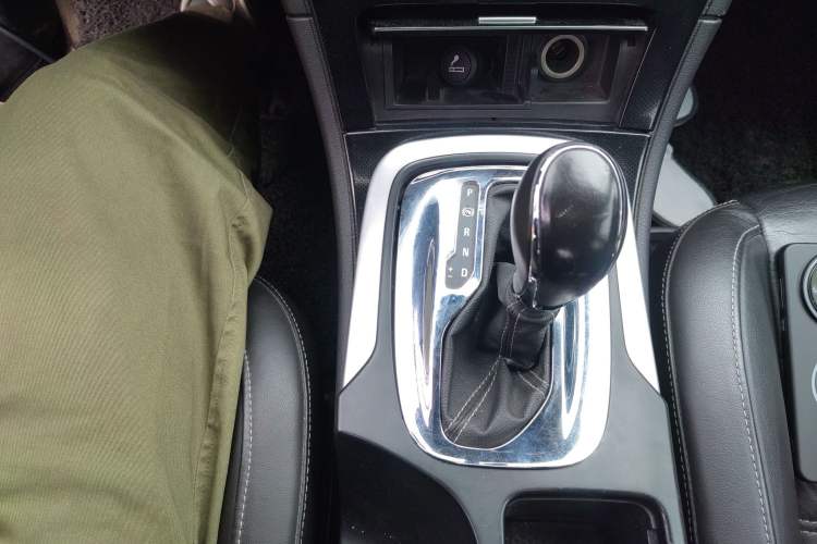 Used Buick Regal 2014 1.6T Fashionable Tech Edition Gear Lever