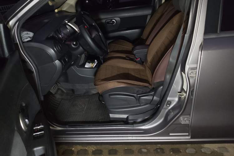 Used Nissan Livina 2015 1.6XE CVT Comfort Edition Left Front Seat