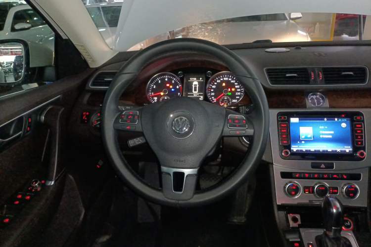 Used Volkswagen Magotan (Import) 2012 Travel Edition 2.0 TSI Comfort Version
