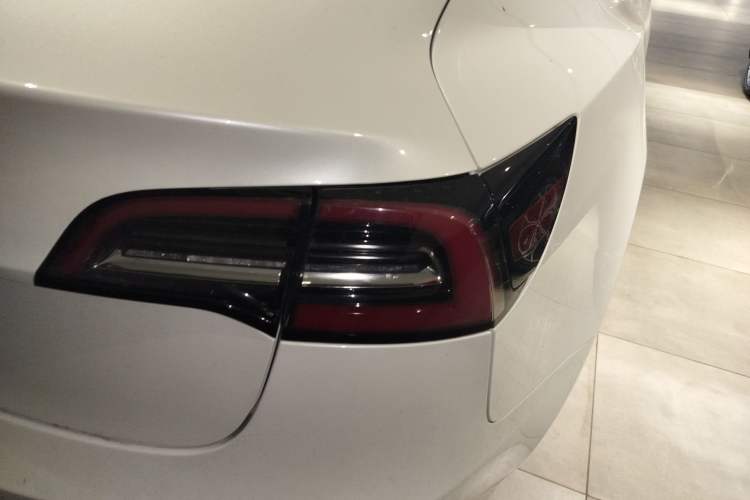 Used Tesla Model 3 2019 Long-Range Rear-Wheel-Drive Version
