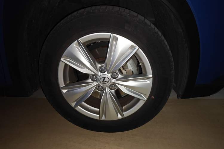 Used Lexus UX 2020 260h Explore-Cool Edition
