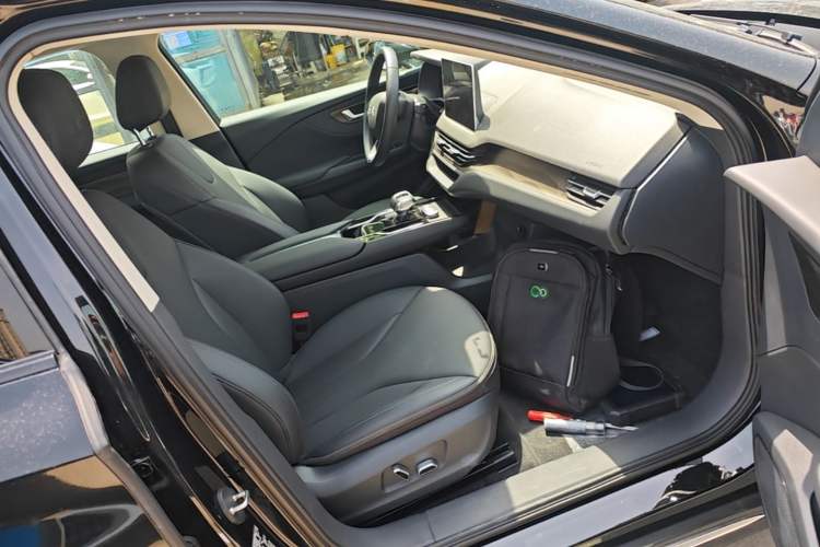 Used Hongqi E-QM5 2023 Revised Version Basic Travel Edition