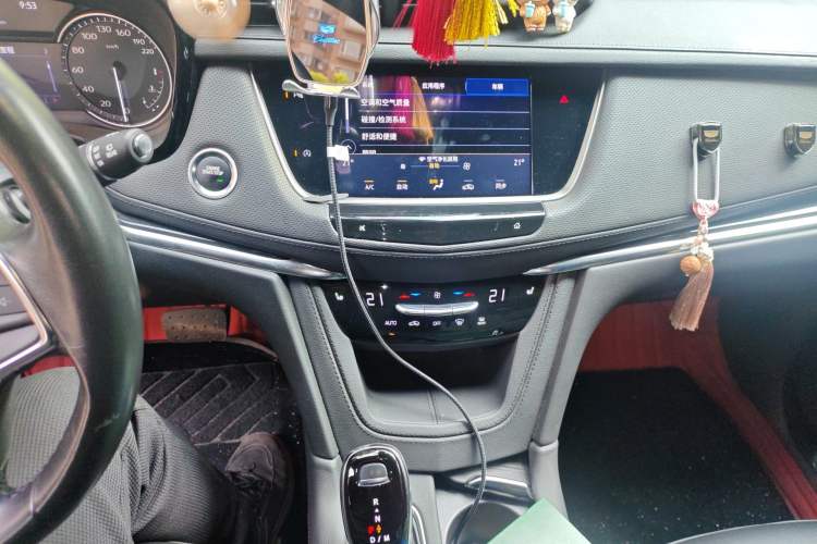 Used Cadillac XT5 2022 2.0T Two-Wheel Drive Luxury Version Audio And AC Panel