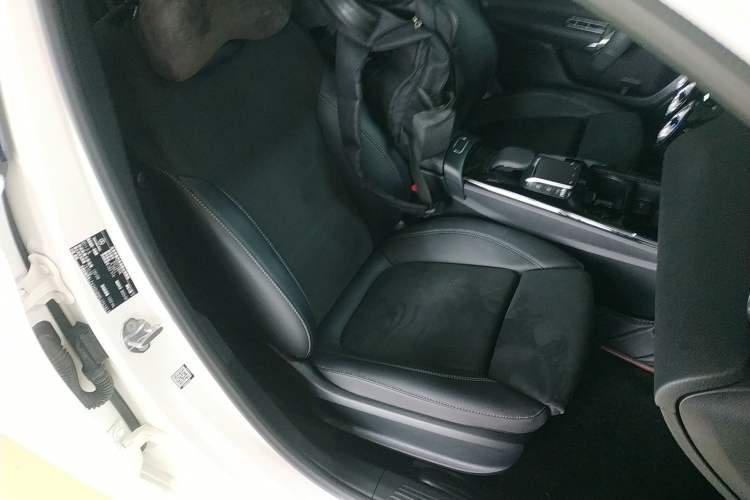 Used Mercedes-Benz A-Class 2022 Revised Version A 200 L Sport Sedan Fashionable Style Right Front Seat