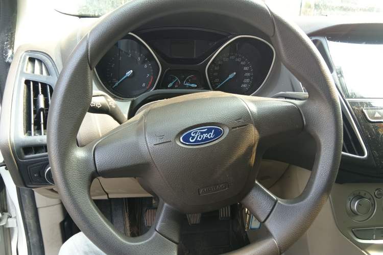 Used Ford Focus 2012 Sedan 1.6L Manual Comfort Model

