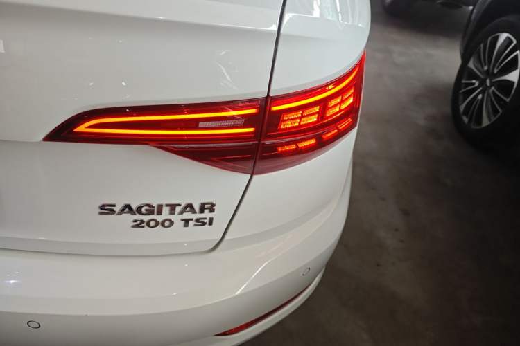 Used Volkswagen Sagitar 2019 200TSI DSG Comfort Version China VI Standard Right Rear Taillight